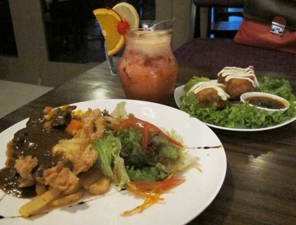 Mmm.. Gurih Enak Mushroom Croquette dan Country Fried Steak