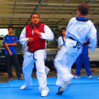 Wow! Dede Yusuf Tarung Lawan Atlet Taekwondo Jabar