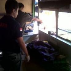 Pengamen Uzur Terbujur Kaku di Kios Ayam Krispi