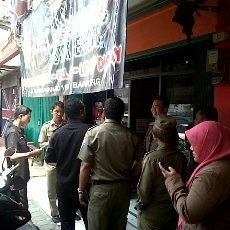 Cari Pelajar Bolos, Satpol PP Gelar Razia Warnet & Game Online