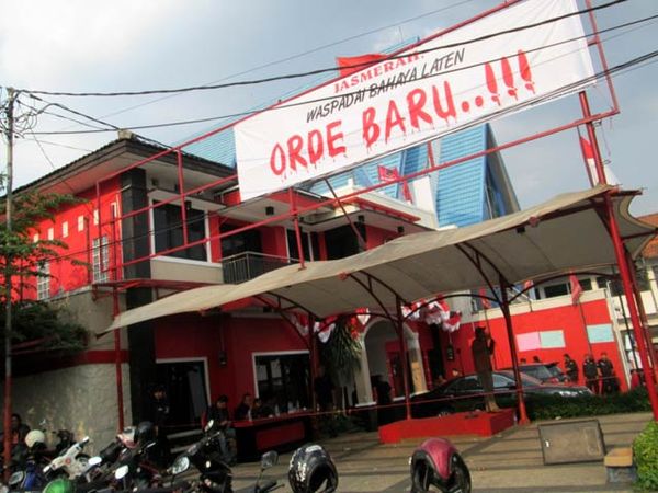 Massa PDIP Gelar Aksi di Kantor DPD PDIP Jabar