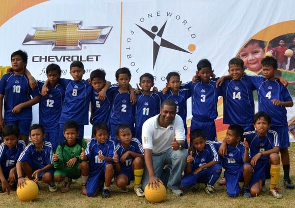 Chevrolet Donasikan Bola Kaki untuk Indonesia