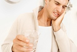 Kebiasaan yang Bikin Gigi Jadi Sensitif