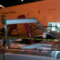 Atap Pintu Utama Lapangan Tenis PON Ambruk Karena Angin Kencang 