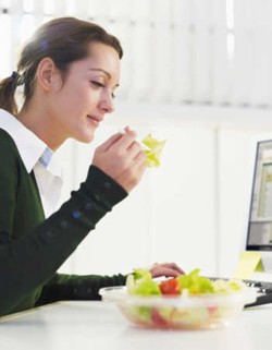 Di Kantor Pola Makan Juga Bisa Diatur, Ikuti Tips Ini!