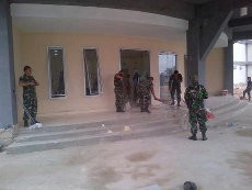 Puluhan Anggota TNI Dikerahkan untuk Bersihkan Wisma Atlet PON