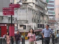 Tips Liburan ke Negara yang Tidak Beraksara Latin