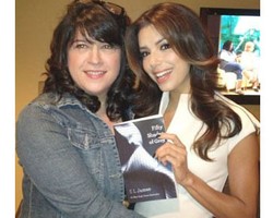 Selebriti yang Terkena Demam Novel Erotis Fifty Shades of Grey (Bag. 2)