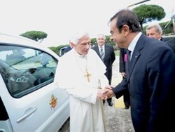 Mimpi Paus Benediktus XVI Pakai Mobil Listrik Terwujud