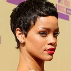 Rambut Cepak Rihanna di MTV VMA 2012