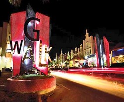 7 Tempat di Surabaya Ini Bikin Malam Minggu Makin Seru