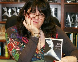 Mengenal E.L. James, Wanita Pemalu di Balik Sukses Fifty Shades of Grey