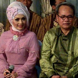 Lamaran Eddies Adelia di Kediaman Din Syamsuddin Digelar Tertutup