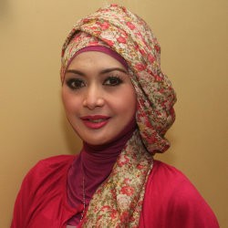 Eddies Adelia Gelar Lamaran di Kediaman Din Syamsuddin