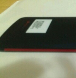 Ponsel Bongsor HTC Tantang Galaxy Note II?