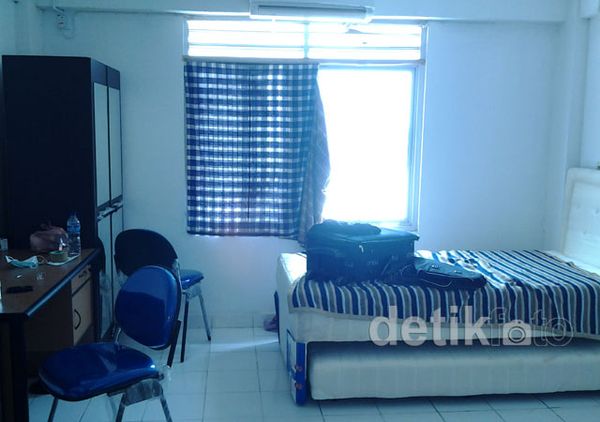 Sarung Berkibar di Wisma Atlet PON