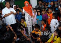 Gubernur Jabar Bernyanyi Bersama Anak Jalanan