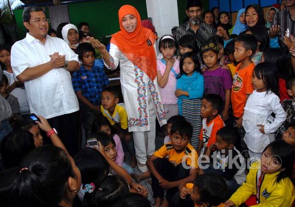 Gubernur Jabar Bernyanyi Bersama Anak Jalanan