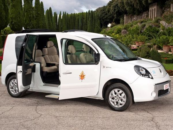 Kado Mobil Listrik Paus Benediktus
