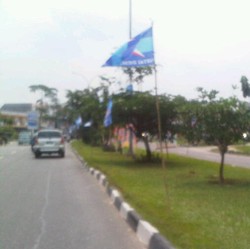 Bendera Demokrat Berkibar Jelang PON di Riau