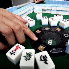 Lempar Meja Mahyong Keluar Apartemen, Pria Singapura Ditahan Polisi