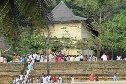 Gigi Sang Buddha Disimpan di Vihara Ini