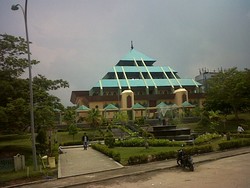 Keren! Batam Punya Masjid Piramida