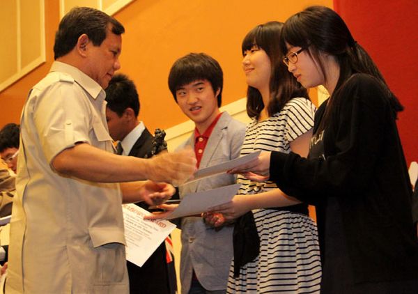 5 Peneliti Muda Terima Penghargaan 5 Peneliti Muda Terima Penghargaan