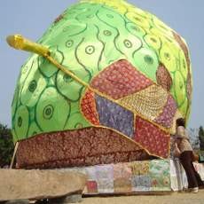 Replika Buah Mengkudu Raksasa Pecahkan Rekor MURI