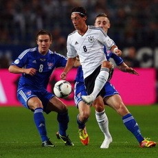 Oezil Dua Gol, Jerman Kalahkan Kepulauan Faroe 