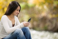 Terlalu Sering Periksa Ponsel Bisa Bikin Orang Makin Stres