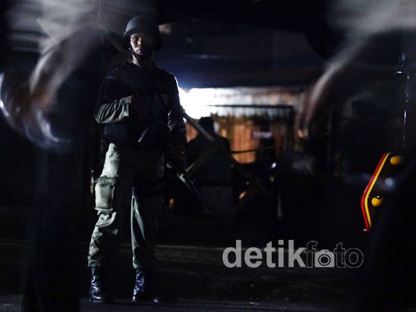 Tim Gegana Olah TKP Ledakan