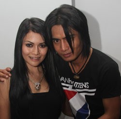 Hamil 4 Bulan, Regina Ngidam Dekat-dekat Charly 