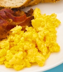Mau Bikin Scramble Egg Enak? Ikuti Tips Ini!