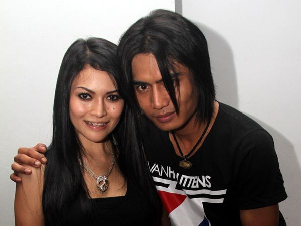 Regina Hamil, Charly Makin Romantis