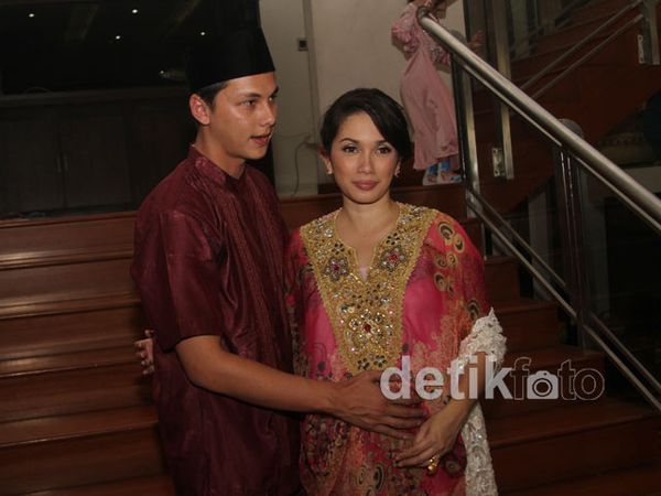 Ussy Sulistyawaty Gelar Pengajian 7 Bulan Kehamilan