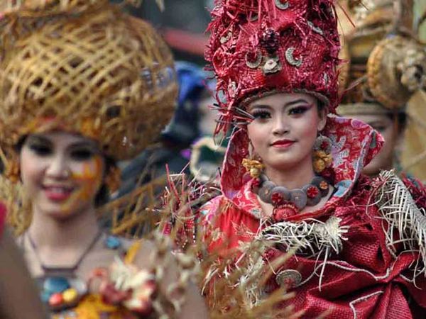 Karnaval Budaya Meriahkan FACP 2012