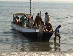 Keluarga Histeris Melihat 2 ABK KLM Cahaya Bunga Selamat