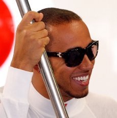 Raih Pole, Hamilton Puji Tim