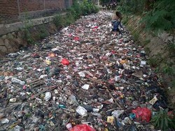 Foke Minta Sungai Sampah di Jaktim Dibersihkan Bersama