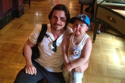 Christian Bale Ajak Anak Penderita Leukemia Main di Disneyland