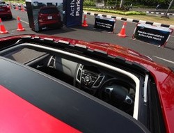 Menjajal Mobil yang Bisa Parkir Paralel Sendiri