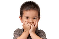 Kalau Kelewat Pemalu, Prestasi Anak di Sekolah Bisa Jeblok