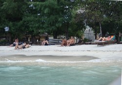 Mengintip Spot Favorit Bule Berbikini di Gili Trawangan