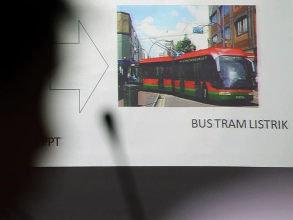 Pemerintah Berencana Buat Bus Tram Listrik