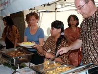 Beramal Lewat Semur Ayam di Swiss