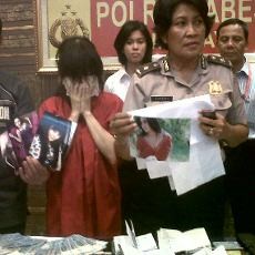 Keyko Pasarkan 1.600 Gadis Panggilan Lewat BBM