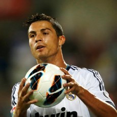 Ada di Madrid, Roberto Carlos Diduga Sedang Dekati Ronaldo