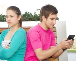 Menghentikan Kebiasaan Kekasih yang Suka Flirting