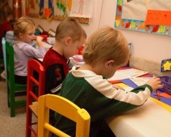 5 Langkah Bantu Si Kecil Beradaptasi Saat Baru Masuk Preschool